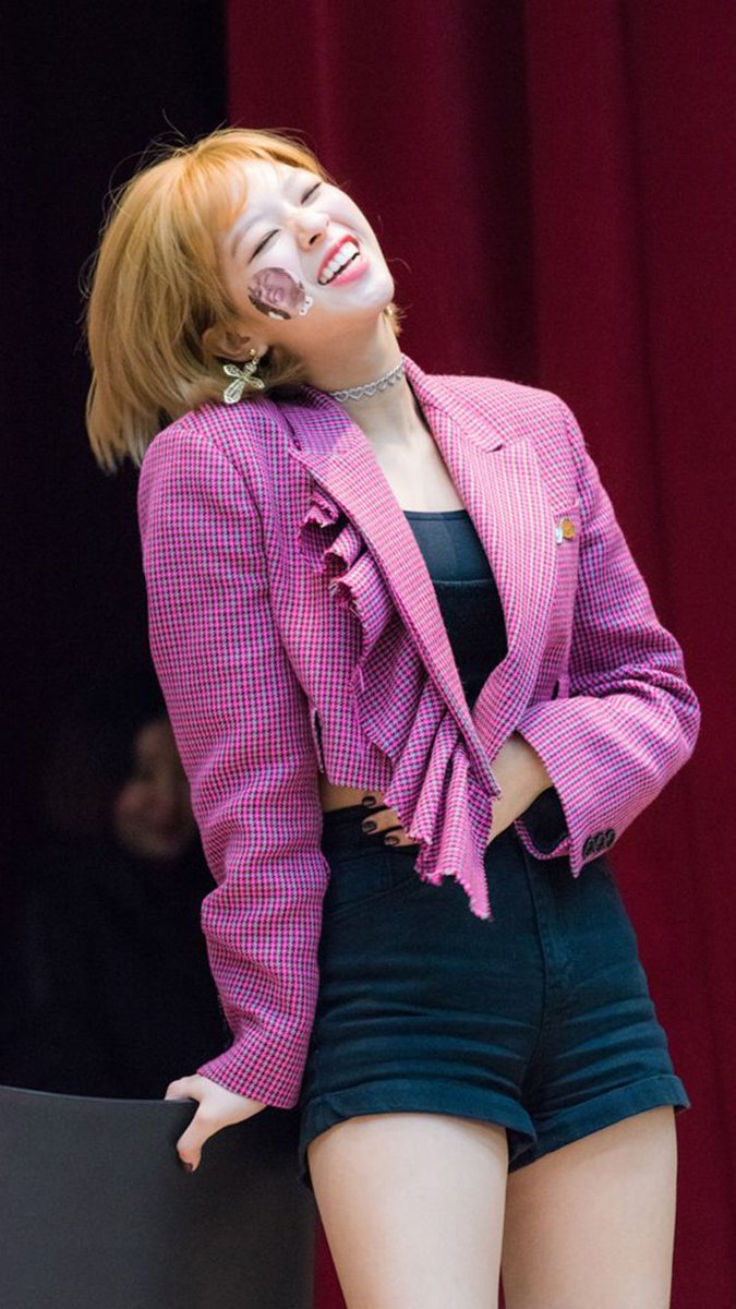 YourDailyTWICE's tweet photo. Your daily dose of TWICE. @JYPETWICE #TwiceADay #Scheduled #TWICE #트와이스 #TWICEPics #Pics https://t.co/CMR3cqM4P4