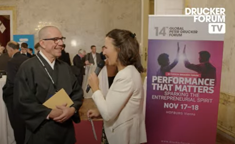 GDruckerForum's tweet photo. How would you describe the spirit of the Drucker Forum in one word?

@BartWeetjens word of the day is "Vibrance".

Bart is a Zen priest, a social entrepreneur, and a long-time friend of the Forum.

#DruckerTV https://t.co/d4F8p3HUVB