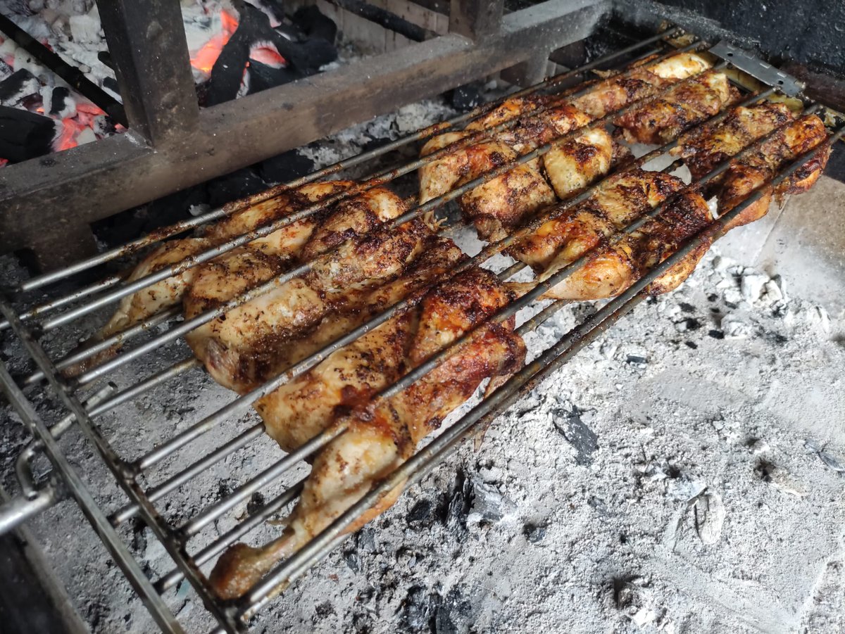 🍳#ABocaLlena | 21:30h #PeriodismoGastro
🚗Visitamos la venta Miracielos, en Benalup-Casas Viejas, para sentarnos #AMesaYMantel con el expresidente de la <a href="/diputacioncadiz/">Diputación de Cádiz</a>, Fco. González Cabaña
Conoceremos la historia de la <a href="/Destraperlobeer/">Destraperlo</a>
📺Dirige y presenta: <a href="/camachoeugenio/">Eugenio Camacho</a>