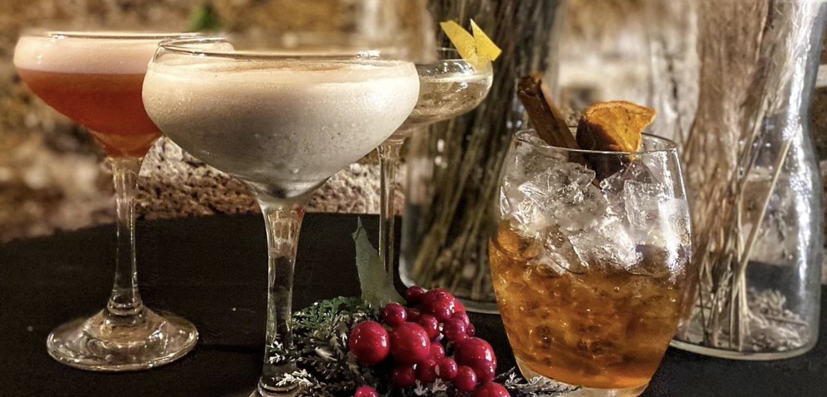 'Tis The Season... to try our new cocktail menu.
Go on, you know you want to!

Menu here:
bit.ly/3zczivH

#ExCelLondon #cocktails #pub #bar #pubseastlondon #docklandspubs #drinks #london #restaurants #publife #hospitality