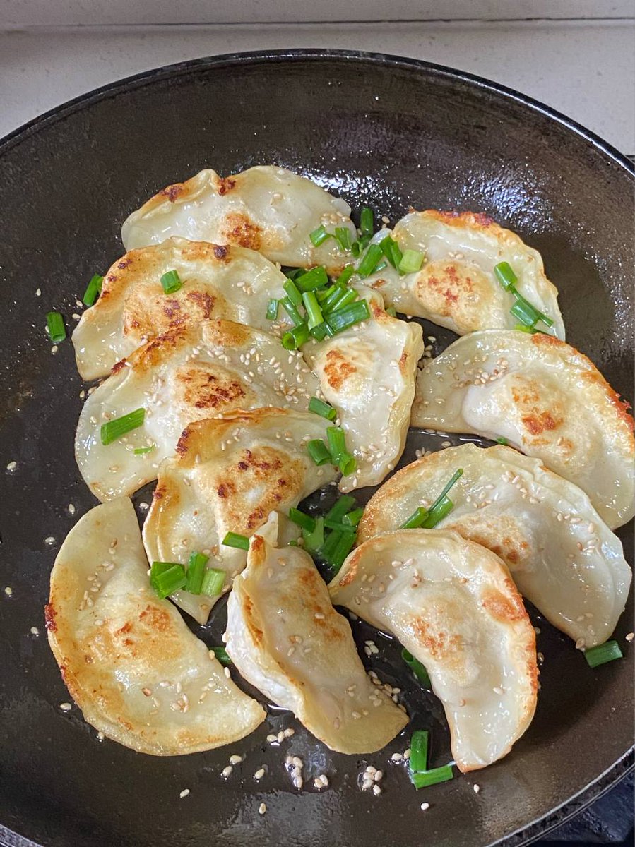 The first time to personally wrap dumplings, the result of two hours in the kitchen hands and knees taste good, full of a sense of accomplishment and happiness, must come to a memorial.🥰🥰