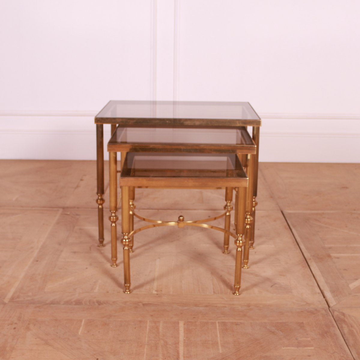 ArcadiaAntiques's tweet image. French brass and glass nesting tables. 1950.
Smallest table is 14&quot;w x 14&quot;d x 14&quot;h.
Price: £795
bit.ly/3UGhth7

#FrenchTables #glassnestingtables #nestingtables