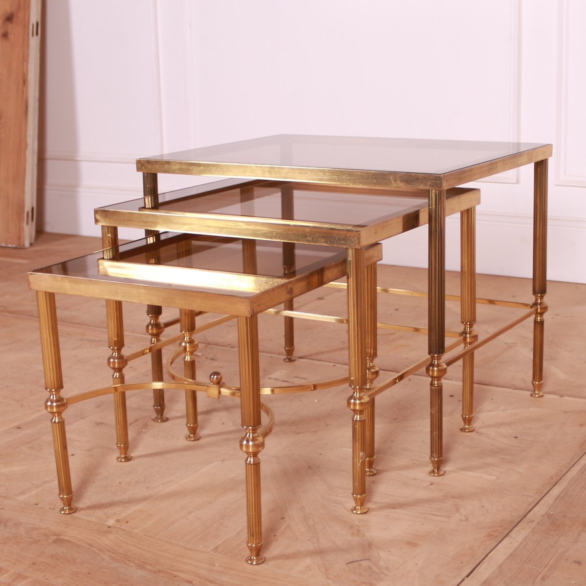 ArcadiaAntiques's tweet image. French brass and glass nesting tables. 1950.
Smallest table is 14&quot;w x 14&quot;d x 14&quot;h.
Price: £795
bit.ly/3UGhth7

#FrenchTables #glassnestingtables #nestingtables