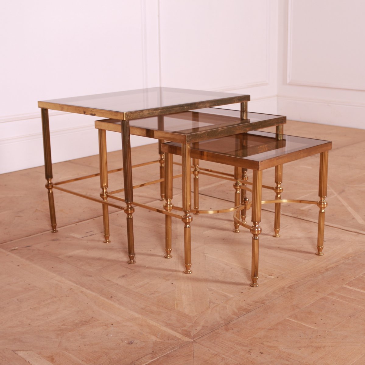 ArcadiaAntiques's tweet image. French brass and glass nesting tables. 1950.
Smallest table is 14&quot;w x 14&quot;d x 14&quot;h.
Price: £795
bit.ly/3UGhth7

#FrenchTables #glassnestingtables #nestingtables