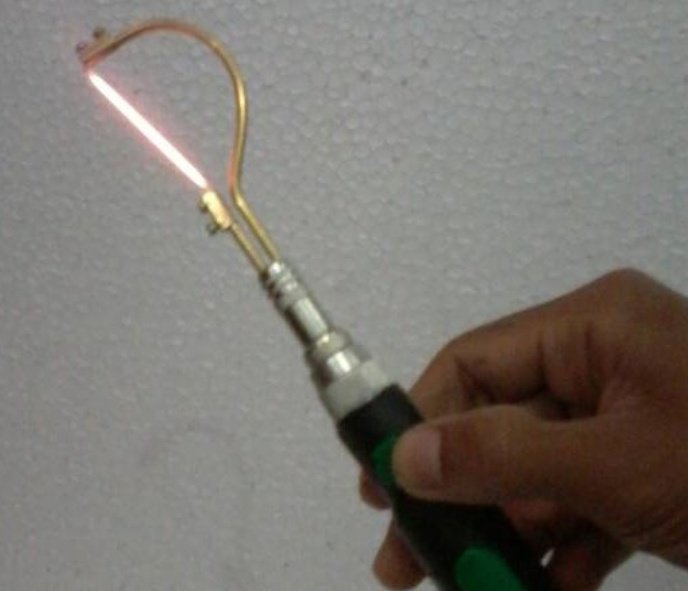 Bismillaah..
D Jum'at petang ini mau cerita sunat 'laser'...
Setiap musim liburan sekolah atau kalau di Lombok saat bulan peringatan Maulid Nabi Muhammad SAW, banyak anak2 yang minta utk dikhitan. 
Orang tua anak selalu nanya, dok bagusan sunat laser atau biasa..