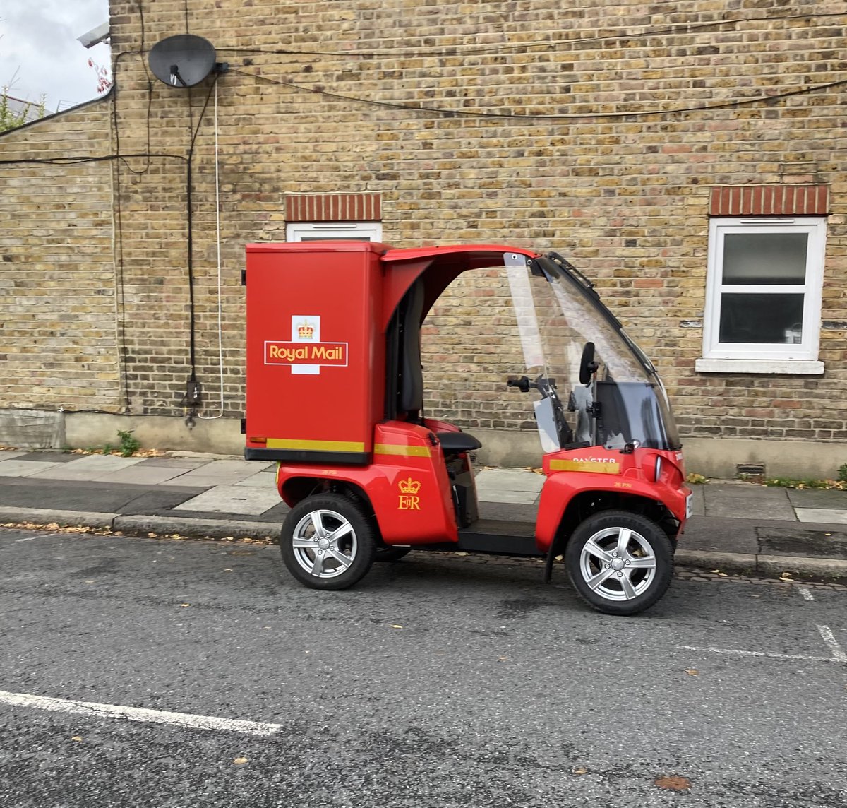 HaydonsNorth's tweet photo. Our postie has cute wheels! #RoyalMail #PostVan https://t.co/eTU6Rl8RiC