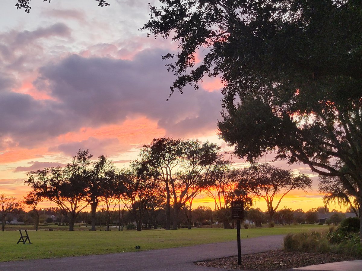 Who can see us? Are u atill using this platform? Should we stay?