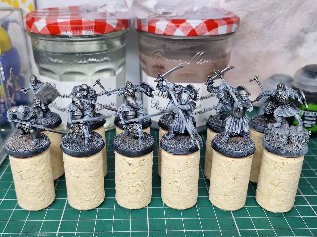 dan_smedley's tweet photo. #WIP on my Mordor Orc warband, got the under painting part of the #slapchop done and then used a Sharpie pen for the metals before washing heavily with Nuln Oil.

#paintingwarhammer #middleearth #lordoftherings #hobbit #thehobbit #lotr #middleearthstrategybattlegame #mesbg #orc https://t.co/HcFKv8tttz
