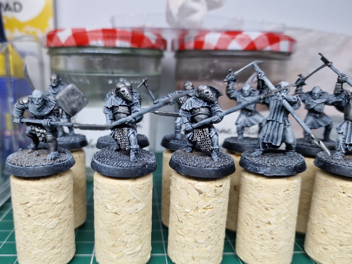 dan_smedley's tweet photo. #WIP on my Mordor Orc warband, got the under painting part of the #slapchop done and then used a Sharpie pen for the metals before washing heavily with Nuln Oil.

#paintingwarhammer #middleearth #lordoftherings #hobbit #thehobbit #lotr #middleearthstrategybattlegame #mesbg #orc https://t.co/HcFKv8tttz