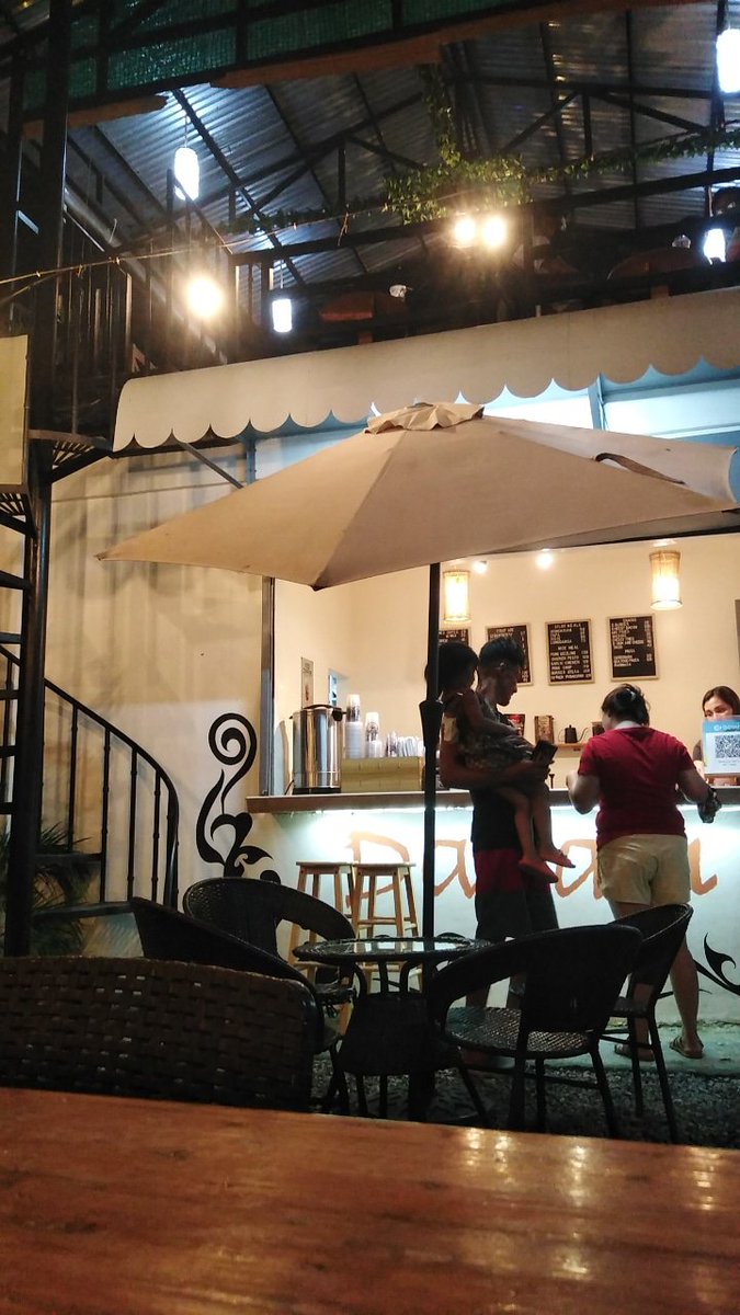 SINISINT4_'s tweet photo. i'm at a café rn https://t.co/lpTlTt6sJC
