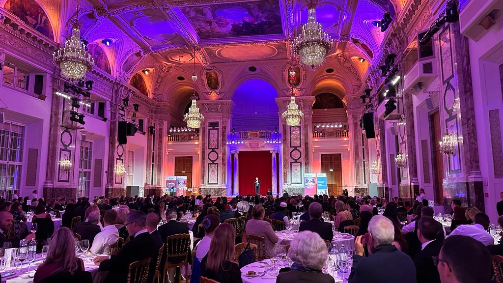 Incredible atmosphere at the #GPDF Gala 2022 last night <a href="/CuriousAdvantge/">The Curious Advantage</a> authors and @HultEFCorporate Adjunct Faculty <a href="/garrickjones/">Garrick</a> and <a href="/Paul_Ashcroft_/">Paul Ashcroft</a>