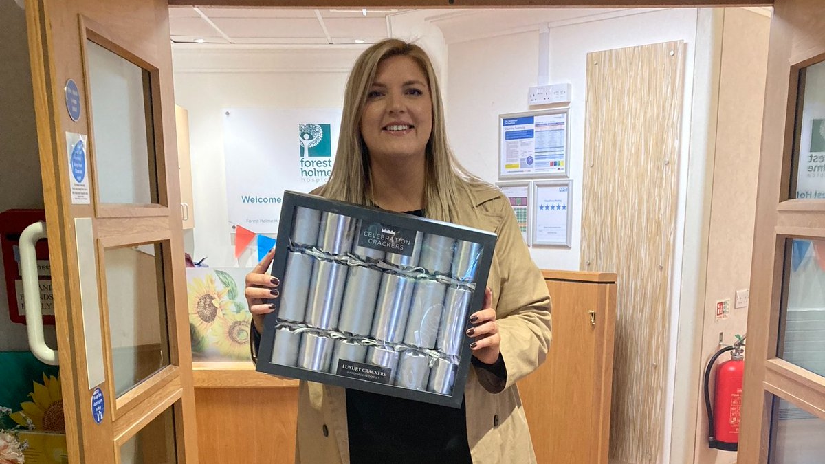 Thanks to Megan from <a href="/HeartandsoulSt/">Heart & Soul Studio</a> #Poole, who delivered a donation of 165 Christmas crackers to support our Dance Through The Decades event in Dec🧨The company has continued to support us over the past 3 yrs, which is greatly appreciated😘 #FridayVibes #christmascrackers