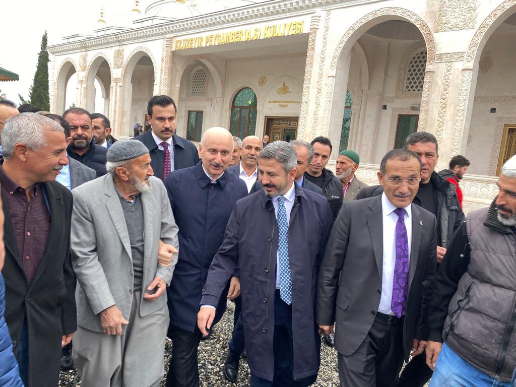 Ulaştırma ve Altyapı Bakanımız Sn.<a href="/akaraismailoglu/">Adil Karaismailoğlu</a>  birlikte Hz. Üzeyir Peygamberin (a.s) makamını ziyaret ederek dualarda bulunduk.Cenab-ı Allah cümle ümmeti Muhammed’in dualarını dergahı izzetinde kabul ve makbul eylesin
<a href="/AhmetAYDIN_02/">Ahmet AYDIN</a> <a href="/AvHalilFirat/">İbrahim Halil FIRAT</a> <a href="/toprak_av/">Av.Muhammed Fatih TOPRAK</a> @yakuptas02