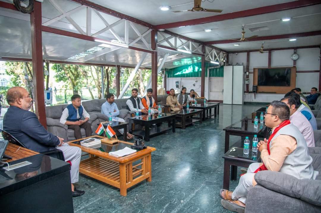 The representatives of Akhil Bharatiya Vidyarthi Parishad (ABVP) and students touring Manipur as a part of the SEIL (Student Experience in Inter-State Living) paid visit to Hon'ble CM of Manipur Shri <a href="/NBirenSingh/">N. Biren Singh</a> ji.
@abvpvoice <a href="/abvpmanstate/">ABVP Manipur</a>