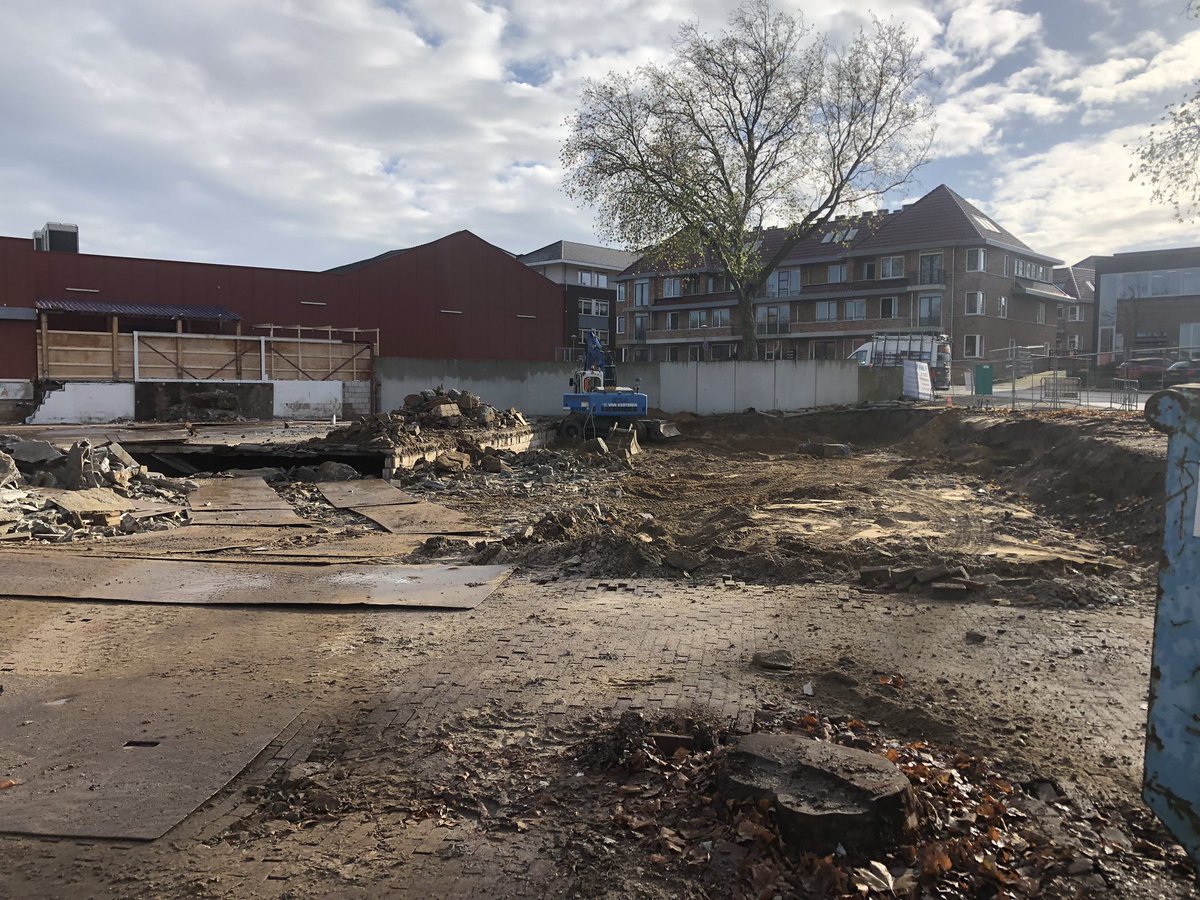 24 appartementen Groesbeek fase 2 . Sloopwerk in volle gang binnenkort start de nieuwbouw
