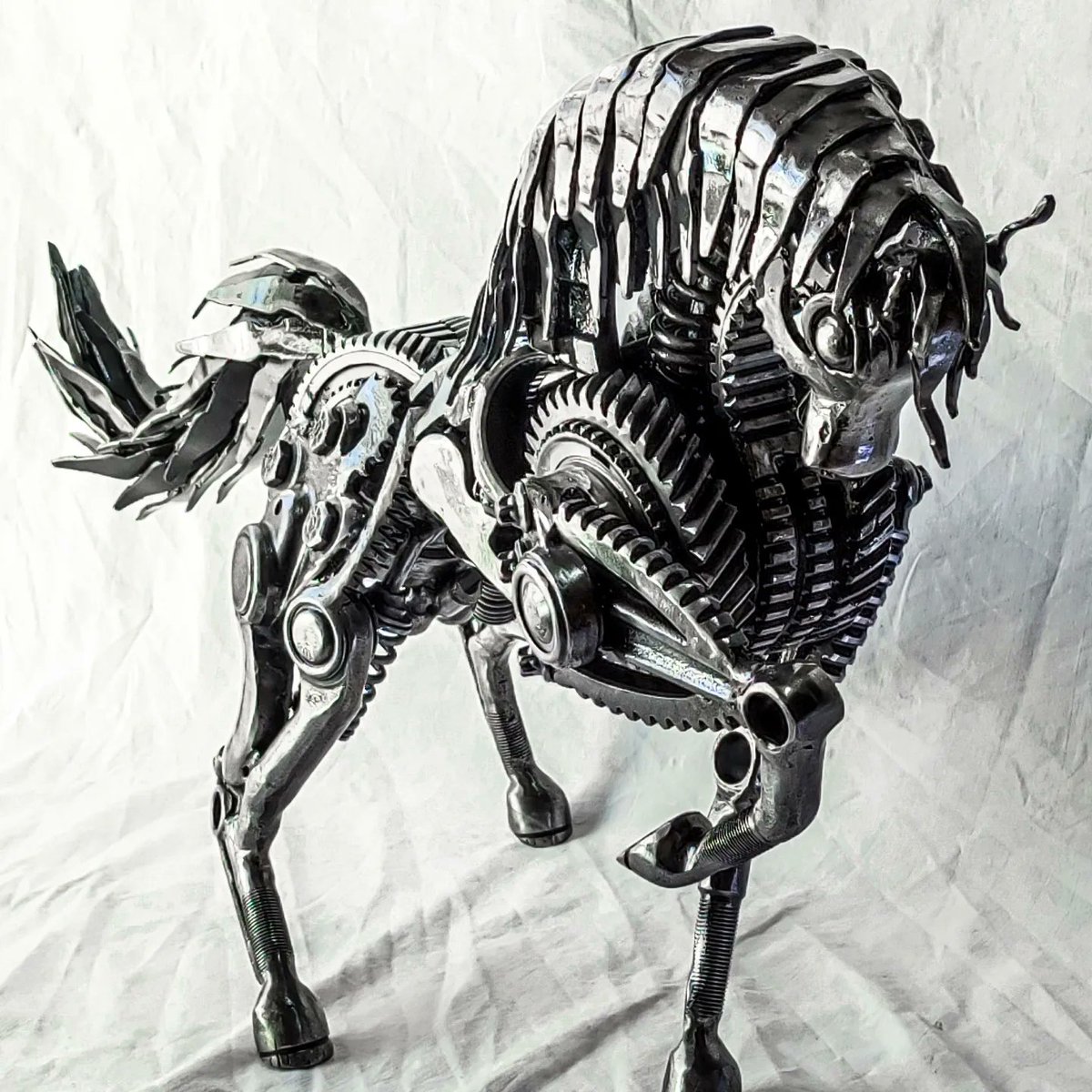 #horse #andalusianhorse #andaluso #stallone #cavallo #metal #photo #Steampunk #steampunksculpture #recyclingart #metalsculpture #carparts #contemporaryart  #dubai  #artgallery #galleria #artseller #dealers #artdealers #artdealer #milano #artweek #artfair #artshop  #germany