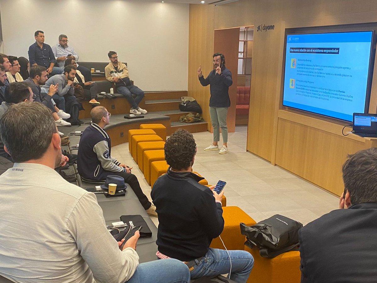 InvestInSpain's tweet image. #ESPAÑALATAMSCALEUP | Es el turno de Luis Palomero, director de @zone2boost, que nos presenta este programa de #innovaciónabierta para #commercetech &amp;amp; #fintech, creado por un consorcio de empresas: @caixabank , Global Payments e @ingenico.