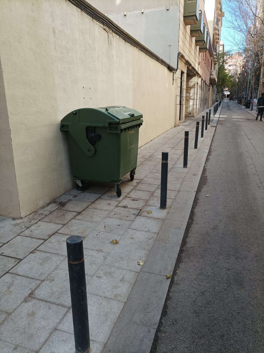 OnVasBarcelona's tweet photo. Les grans idees científiques colaueras on segons ells el vianant està al centre de tot, quan en realitat és la gran excusa per destrossar i degradar Barcelona. https://t.co/ybTXllV1D1