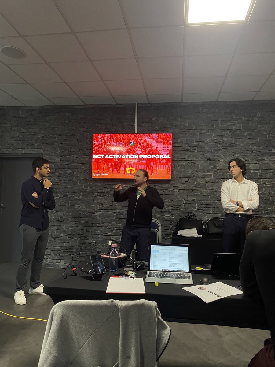 #Présentation 🖥 | Nos étudiants du programme <a href="/MSc_ISEM/">MSc International Sport & Event Management</a> ont présenté au <a href="/RCTofficiel/">RCT – Rugby Club Toulonnais</a>, une proposition de programme d’activations de sponsors pour le club de rugby 🏉.
En présence d'<a href="/EddyToumoun/">Eddy Toumoun</a> et <a href="/Indaye34/">((( Félix Indaye )))</a> dans le salon du Palais des Sports de #Marseille.
