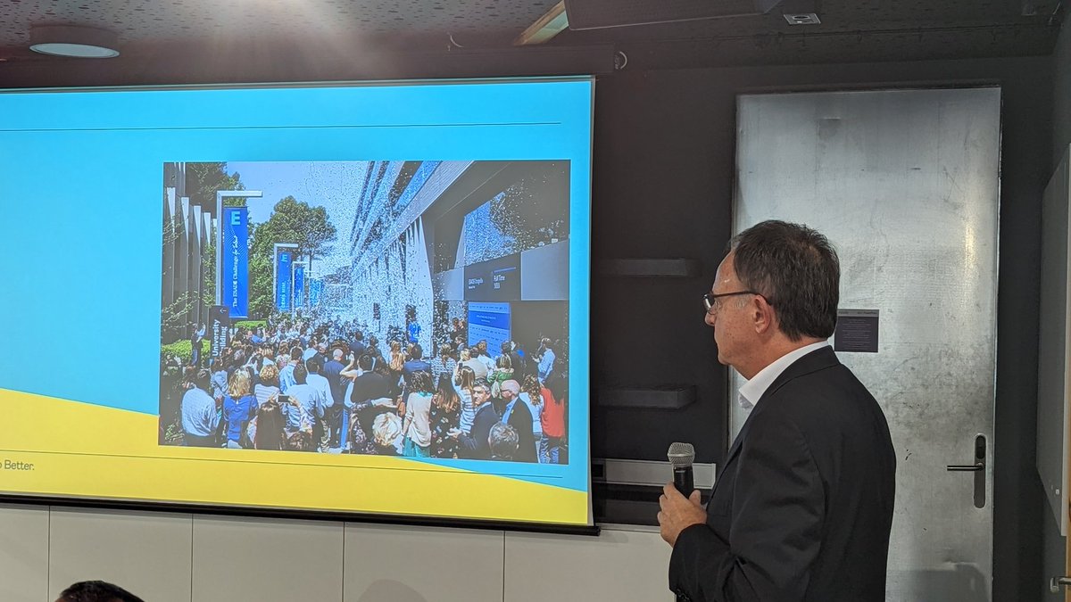 esadeEEI's tweet photo. Since 1992 the @esadeEEI has achieved much, from the accreditation of the #GRIE #ResearchGroup by @gencat in 2005 to launch of the program "From Science to Business", the birth of #eGarage in 2012 and #eWorks in 2015.
The #EEI30yeas with @marcelplanellas @EugeniaBieto https://t.co/oeUBFOCBAD