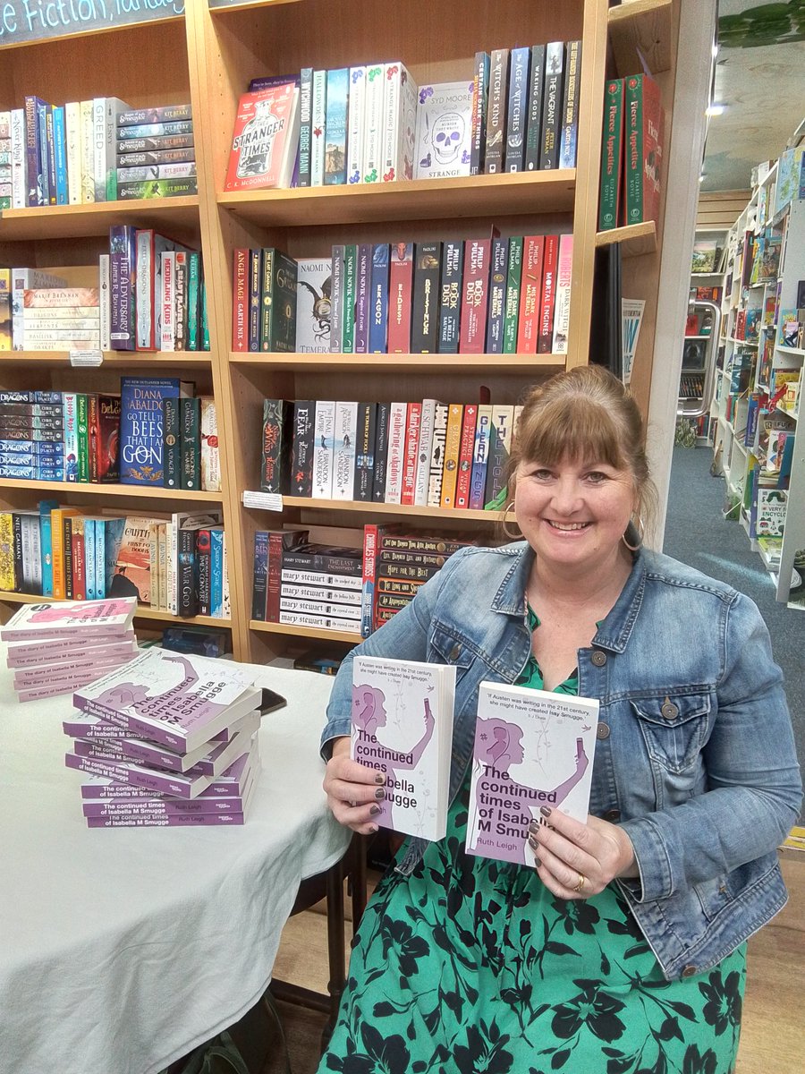 Ruth Leigh is here..!Come and say hello and talk about Isabella M Smugge ❤📚🦉#localauthor #independentbookshop