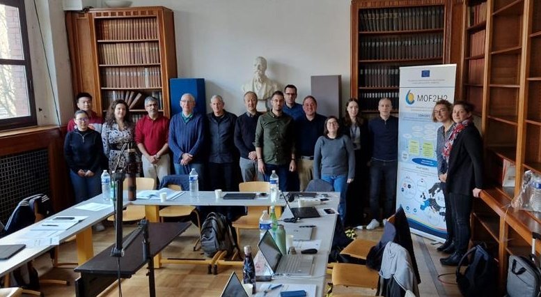 EU_ESPCI's tweet photo. @MOF_IMAP coordinates the #MOF2H2 project funded by @HorizonEU. The kick-off meeting took place from 17th - 18th November and brought together all members and partners of the consortium at @ESPCI_Paris in Paris. They discussed objectives, research activities and management tools. https://t.co/TQRfzhCNsW