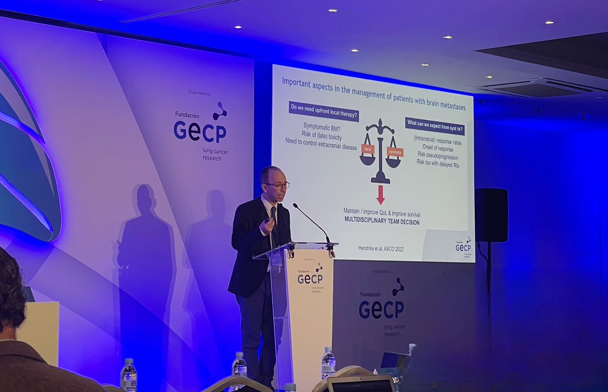 🫁🧠| Les metàstasis del #SNC en el #càncerdepulmó continuen sent un dels temes estrella. Molt bona sessió per intentar dilucidar la millor estratègia terapèutica segons l’evidència disponible <a href="/NadalErnest/">Ernest Nadal</a> <a href="/gecp_org/">Grupo Español de Cáncer de Pulmón</a> #XISymposiumGecp