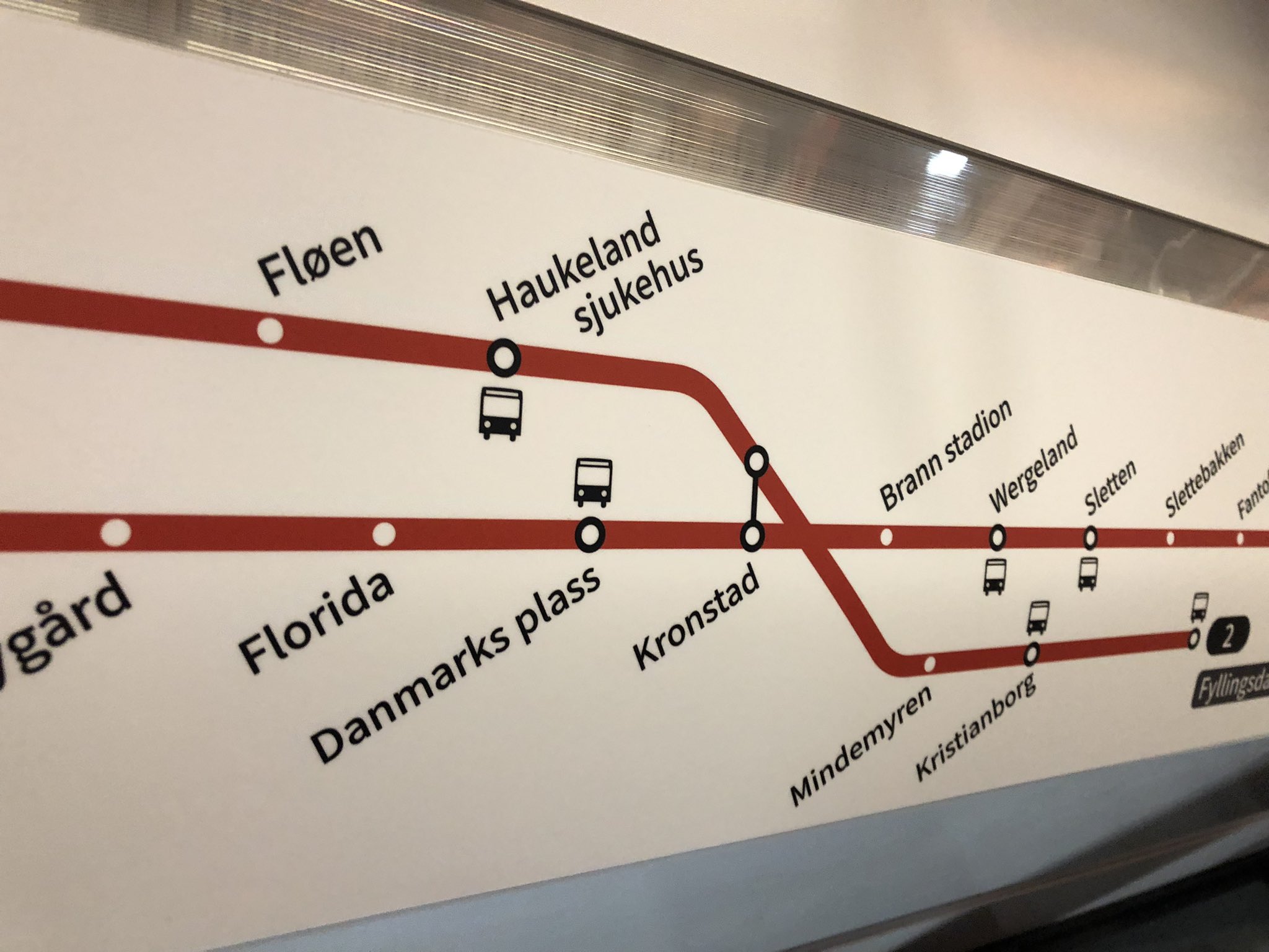 Fh19hStWAAAR5BS?format=jpg&name=large