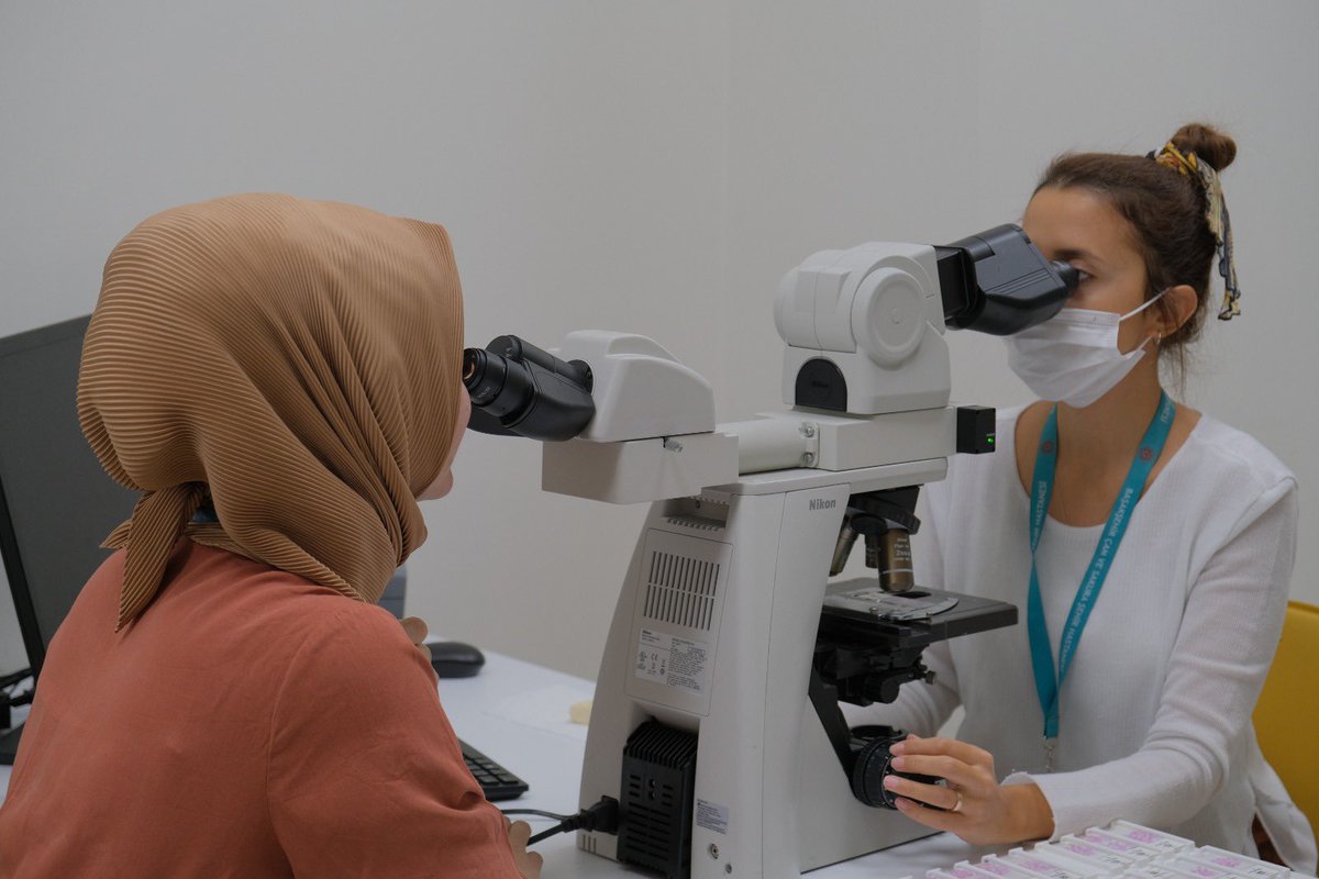 Kasım ayının ikinci haftası kutlanmakta olan Uluslararası Patoloji günü dolayısıyla; bizi hücrelerimize kadar tanıyan, gizli kahramanlarımız olan patologlarımız, teknikerlerimiz, teknisyenlerimiz ve sekreterlerimizden oluşan patoloji çalışanlarımızın "Dünya Patoloji Günü’nü"