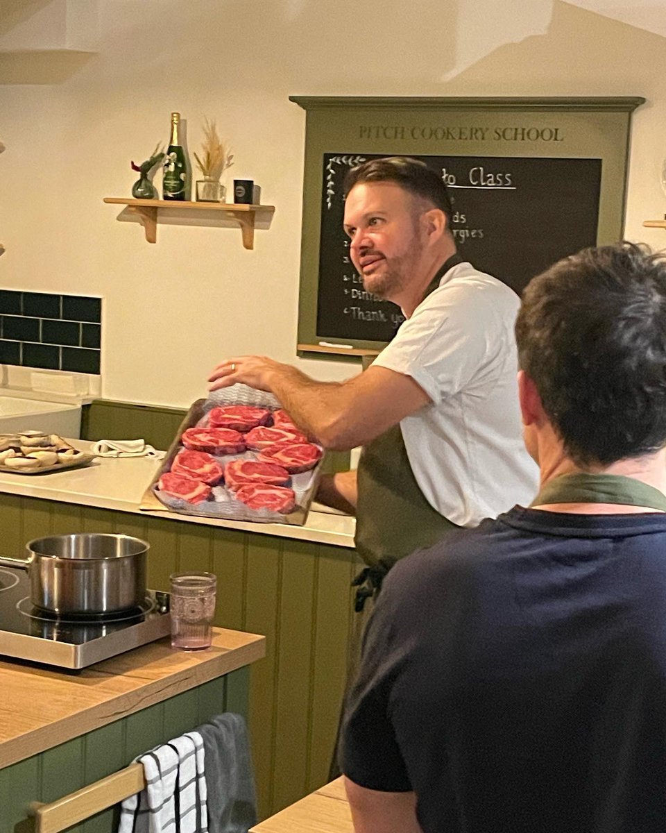 MartynLemon's tweet photo. Spent yesterday evening cooking steak with Mr Masterchef @kennytutt at @restaurantpitch Unbelievable evening with great company and great food. Thanks Kenny for all the tips!! 🥩🥩🍷 https://t.co/fbXx730Oc1