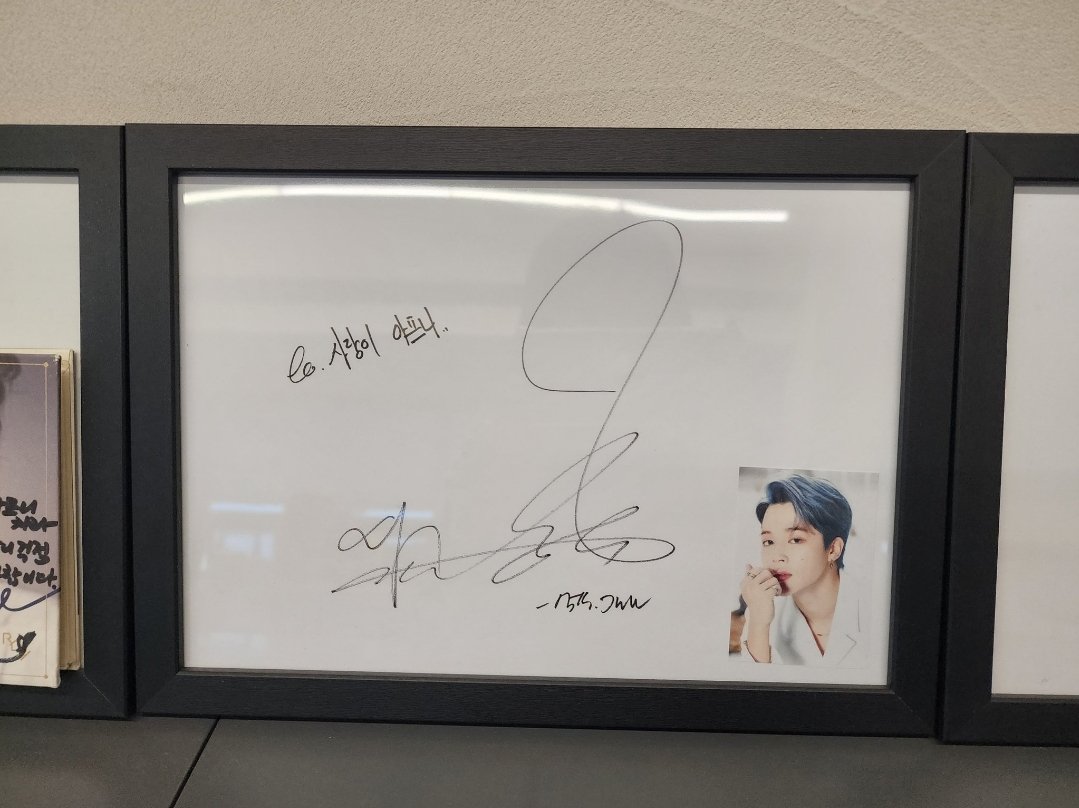 So apparently 🐥 Jimin went to the dentist to pull out his wisdom tooth.
I guess He's been away for sometime maybe due to the toothache He's experiencing. I wish Him to get well soon💜🫰