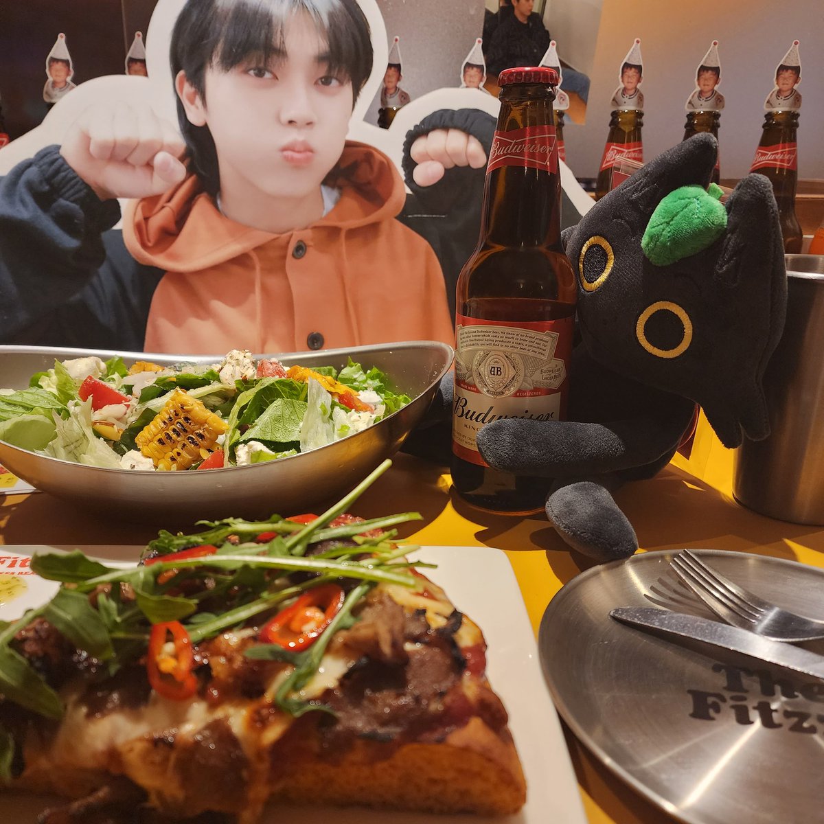 총 3일을 갔습니다
그런데 마지막날... 제가 엠케 생일이벤트집에 온건지... 아님 엠놀(엠케이놀이) 파티장에 간건지..소리질러이벤트를 몇번이나 한건지...엠놀 제대로 했습니다. 럭드 비어컵 2번이나 당첨됐네요...그립톡까지 야무지게 샀습니다. 정말 잘 된일입니다^^ 
#YOYO_피자팔아요