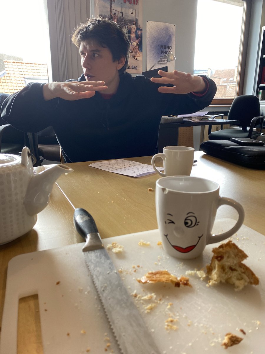 💥 Séance d’écoute du premier épisode de la saga de Sylvie avec Brune Campos &amp; Léo Campbell de Marrakech à l’ACSR ! Super surprise, on est content•es chez Gnignignignigni !! Vivement la suite !! 💥