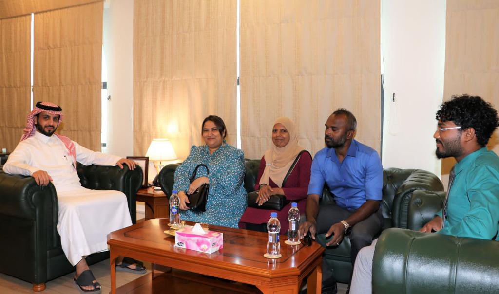 KSAembassyMV's tweet photo. Ambassador His Excellency Mr. Matrek Aldosari, receives Ms. Hafsath Aleem , and board members of CLEAN #Maldives @clean_maldives, as discussed ways of cooperation in potential environmental programs &amp; initiatives. https://t.co/qqlu7Tifyx