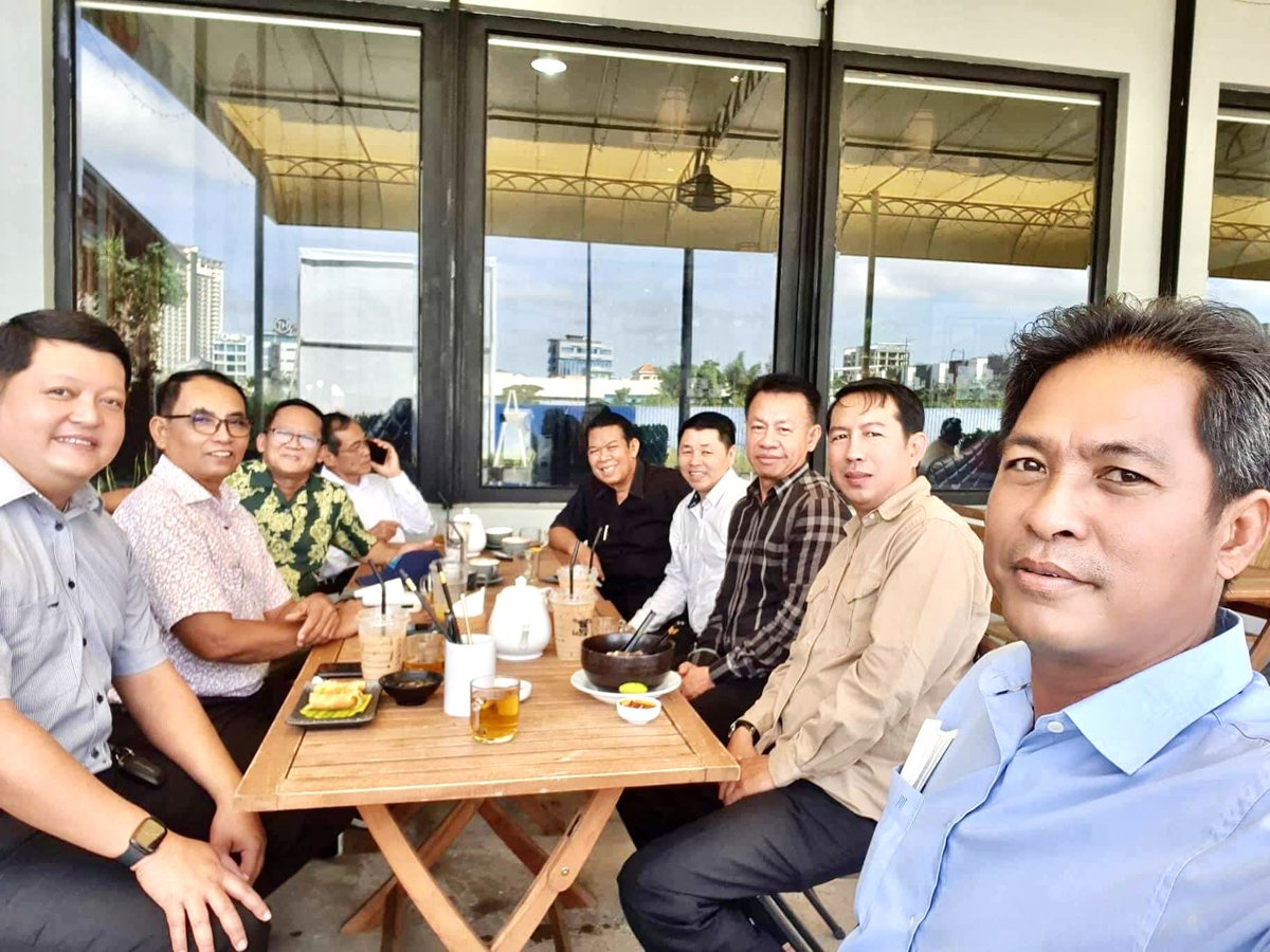 kongm26's tweet photo. Nice to catch up with some fmr oppossition officers after 5-year political ban ended. https://t.co/y960kPDDdA