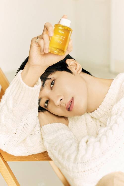 theseoulstory's tweet photo. SEVENTEEN Wonwoo selected as the model for Huxley’s best selling body &amp; handcare products

Source: https://t.co/WH3g0IUgFg https://t.co/l1mkq5WLaz
