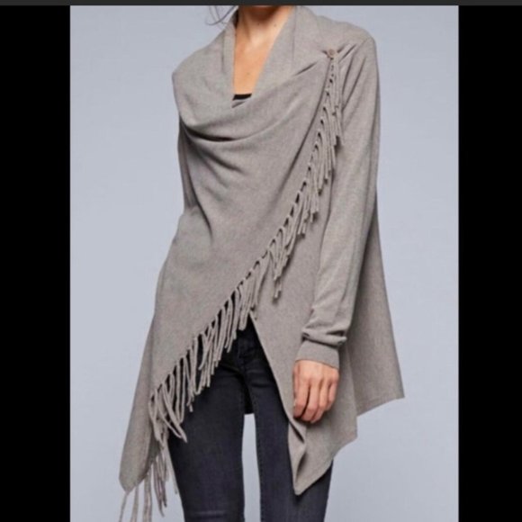 So good I had to share! Check out all the items I'm loving on <a href="/Poshmarkapp/">Poshmark</a> #poshmark #fashion #style #shopmycloset #hushpuppies #aeropostale #lovestitch: posh.mk/toMU0V7a3ub