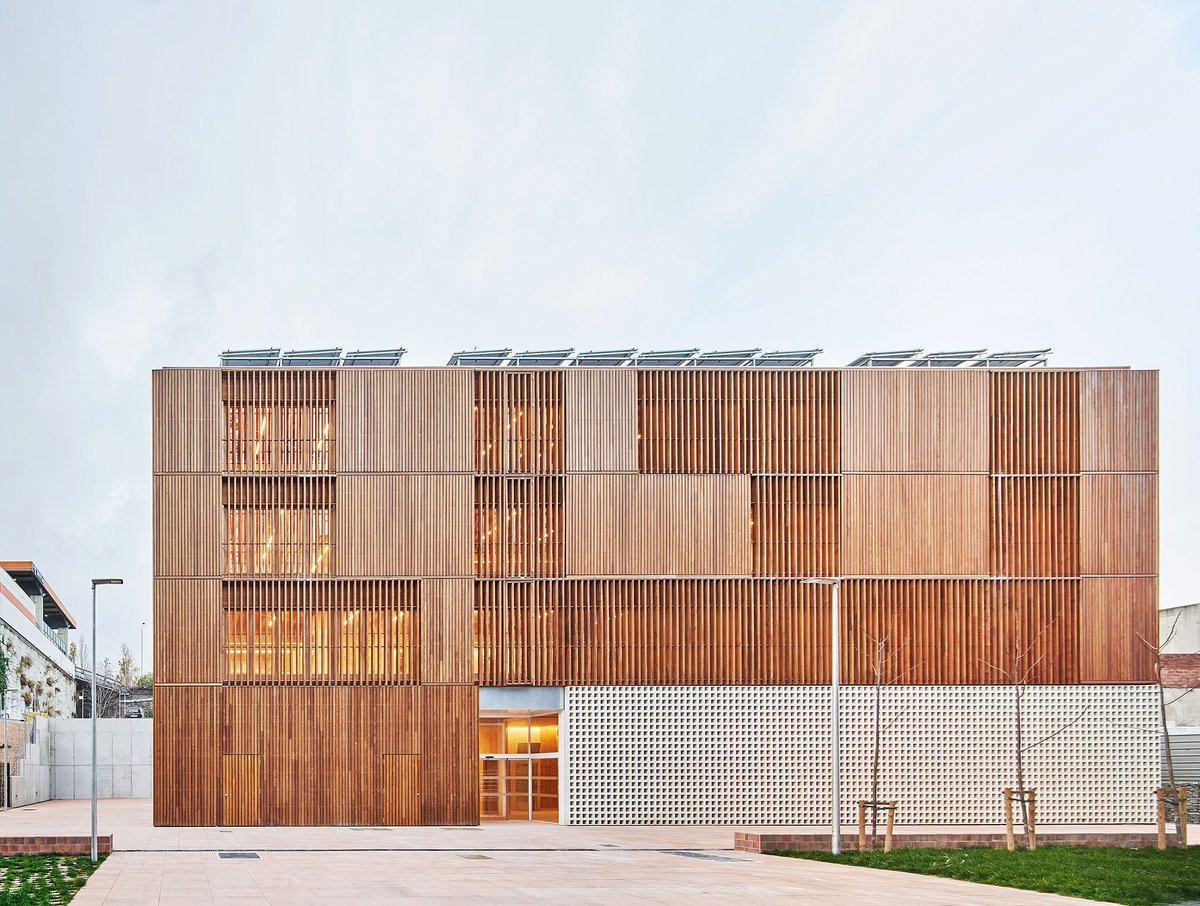 METALOCUS's tweet photo. Conjunto multifuncional. Casa Comunitaria Trinitat Vella por hazarquitectura
https://t.co/5hwRnsuyAa
Multifunctional set. Trinitat Vella Community House by hazarquitectura 
https://t.co/nm6E7W6ZNG
@manuel_svbeuter  @adriagoula https://t.co/y50G8IahHX