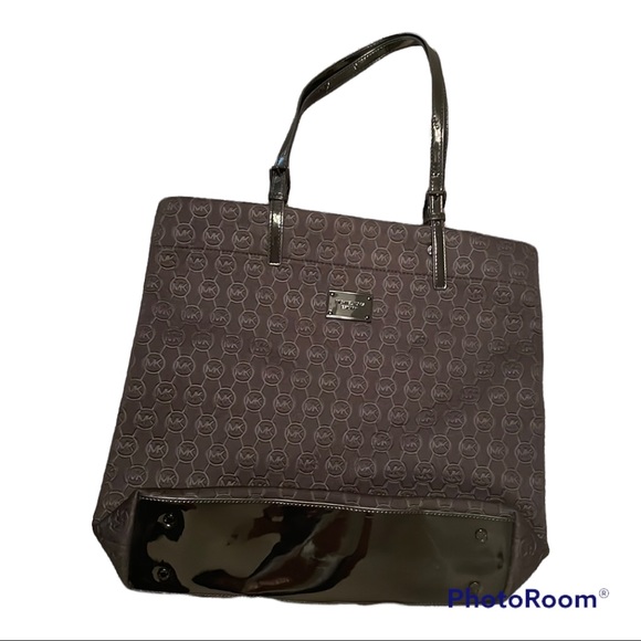 PlentyBtq's tweet photo. So good I had to share! Check out all the items I'm loving on @Poshmarkapp from @ramosn43 #poshmark #fashion #style #shopmycloset #worthington #michaelkors #dianevonfurstenberg: https://t.co/Ba8fkdTPBr https://t.co/SdwNmZFag1