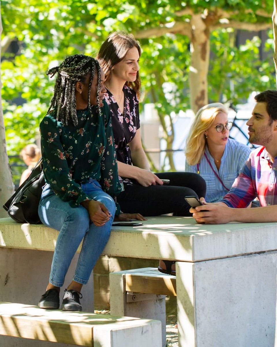 🤩 Für Schwarze Studierende, Studierende of Color und Studierende mit Zuwanderungsgeschichte bieten die Section #Diversity und das AntiFaRaDis-Referat am 23. November von 16-18 Uhr einen Empowerment-Workshop an. 1/2