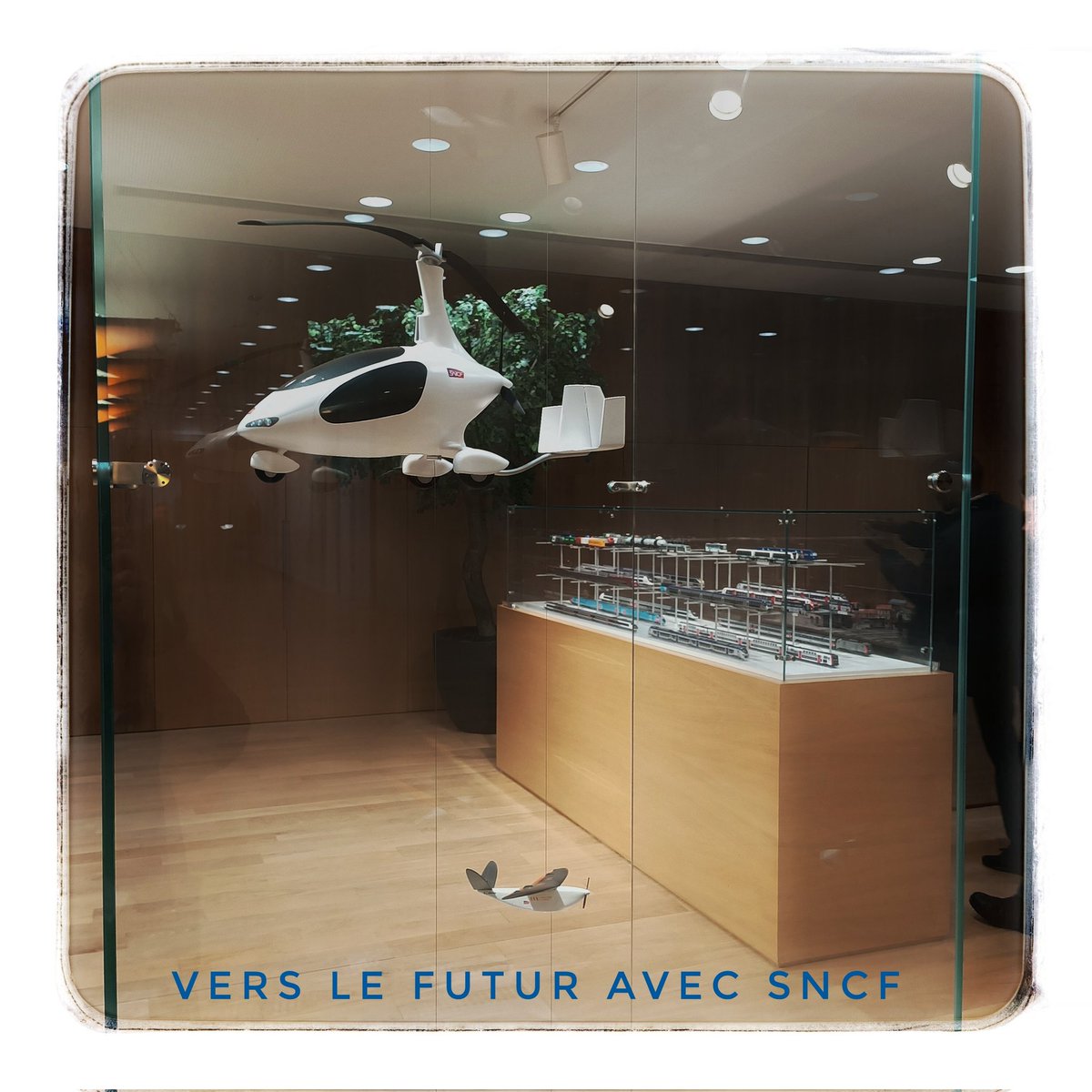 lenaconductrice's tweet photo. Loin d'être sci-fi, les taxis volants seront bientôt à l'exploitation pour jouer un rôle important dans les domaines du transport. 

#innovation 
#TransformationEcologique 
#TransportsIDF https://t.co/sHAjEvEkQ4