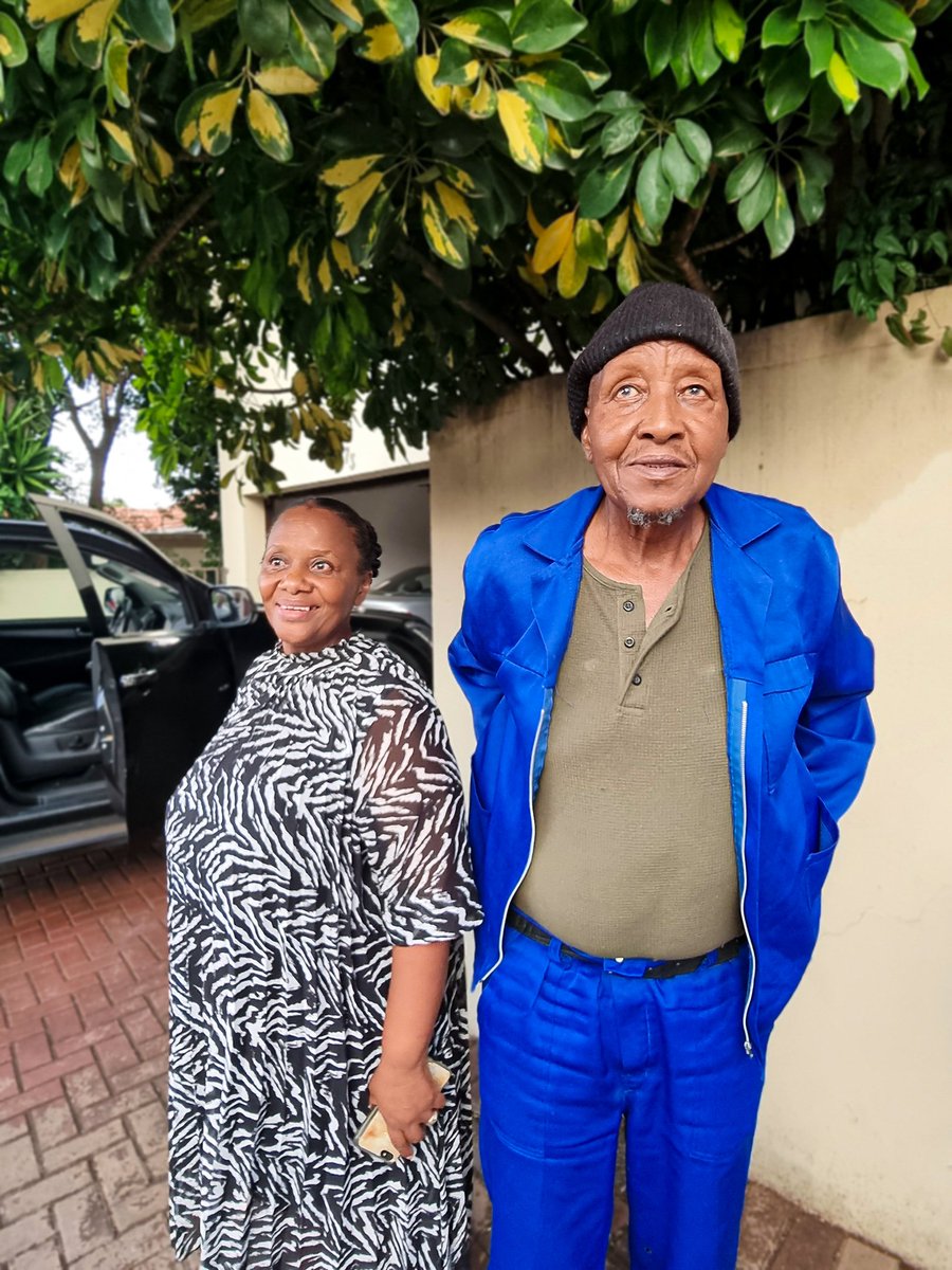 MboMahocs's tweet photo. Izolo, after a long day, got home to abazali💕... I cooked &amp; we watched Mr Bean (Man vs Bee) &amp; we laughed our lungs out😄- twas sooo good for the soul, for love.

I'm so blessed❤️ sabathandi, uNono loVee. https://t.co/wbvJpZaDLp