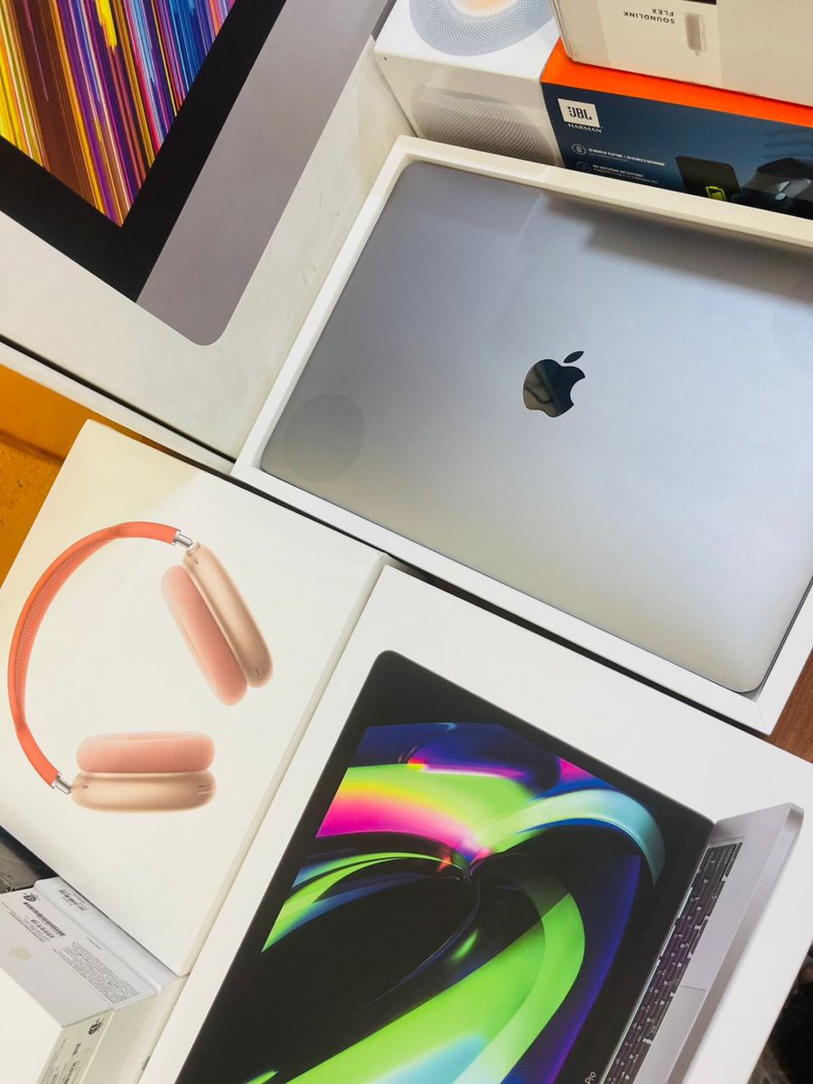 exploregh's tweet photo. RT @BraYaw2: RT @GadgetArenaGh: 2020 MacBook Pro
512 SSD
8Gb RAM
Core i5
Touchbar
TouchID
Price: 9k
Available π₯π₯π₯
Kindly Follow us @GadgetArenaGh
Call or WhatsApp Us on 0557082492 /
0573233945
#ibuy #isell #ifix #iunlock #negotiable #apple #ma⦠https://t.co/gvSdm2opQF