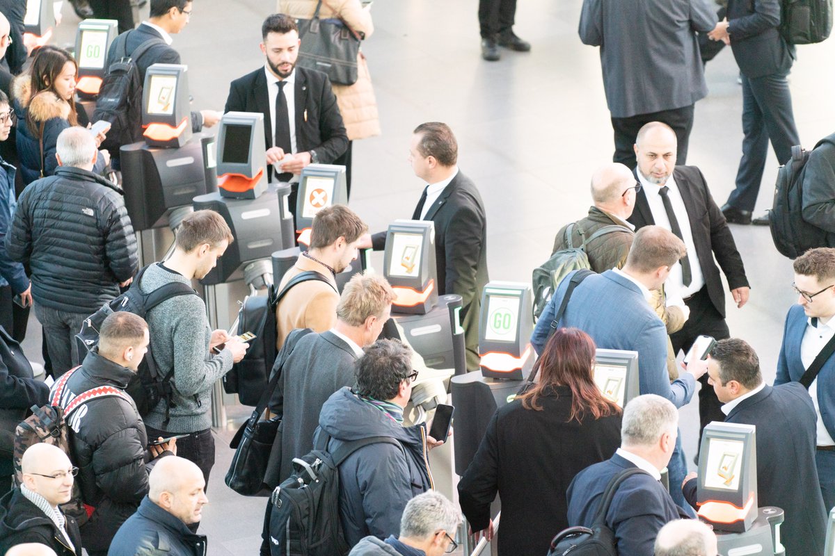 electronicaFair's tweet image. How can it already be the last day at #electronicaFair 2022? Todays&apos;s highlights:
➡️At 09:30 am CET, students will pitch their innovative products in Hall B5. The COSIMA award ceremony follows at 11:30 am CET.
➡️In Hall B4, the Fast Forward winners will be announced at 11 am CET.