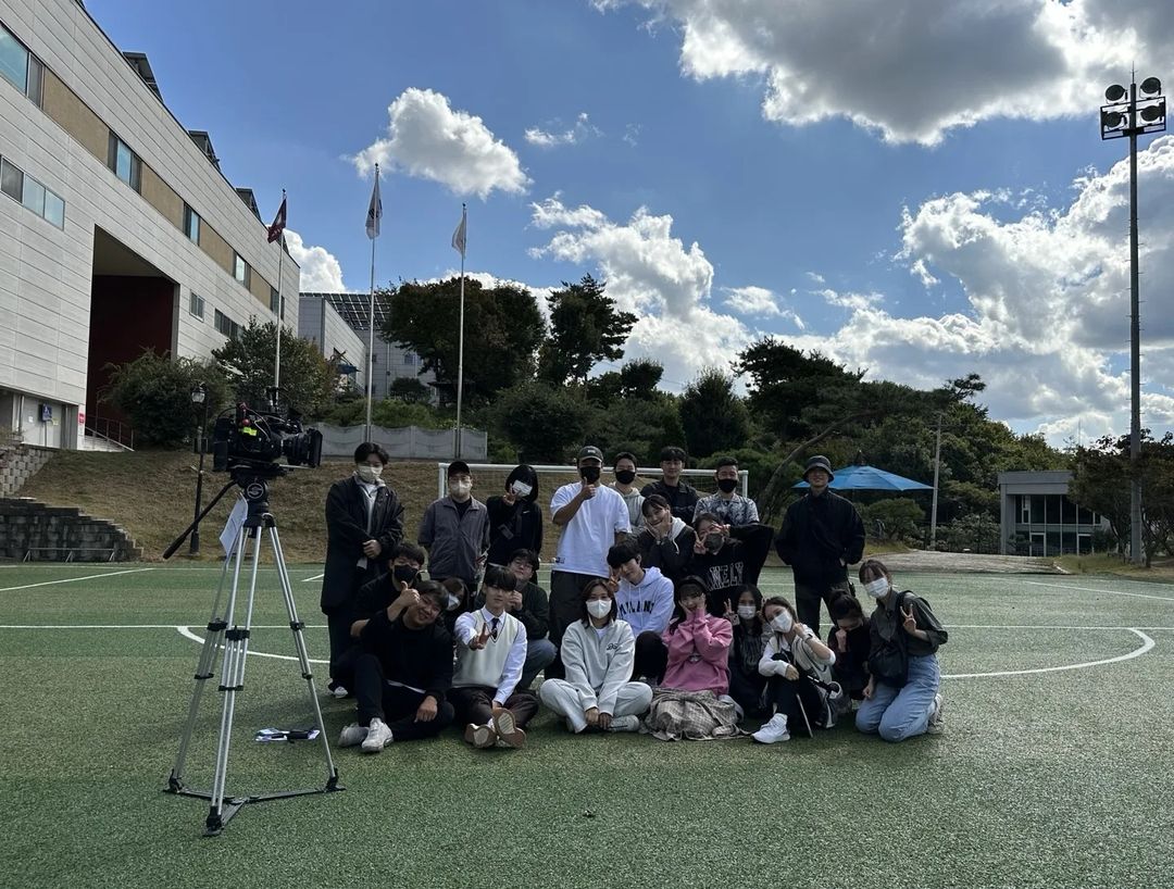 CherryBulletInt's tweet photo. 221118 suho_dir Instagram Update with #JIWON
Webdrama <Unarmed Romance>
#WHYNOTMEDIA
#NationalInstituteForUnificationEducation
#KOKTV #UnarmedRomance
#StanWorld #SWBlackFriday
#CherryBullet #체리블렛 @cherrybullet https://t.co/S7pjOc7Q5P