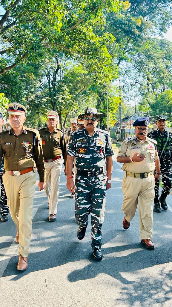 RangeOpsCrpfLA's tweet photo. Bongaigaon: Joint March Past of SFs, Police, NCC, S&amp;G on 400th Birth Anniversary of Veer Lachit Borphukan.
@crpfindia @assampolice @NesHqr https://t.co/LoZnsk5zwI