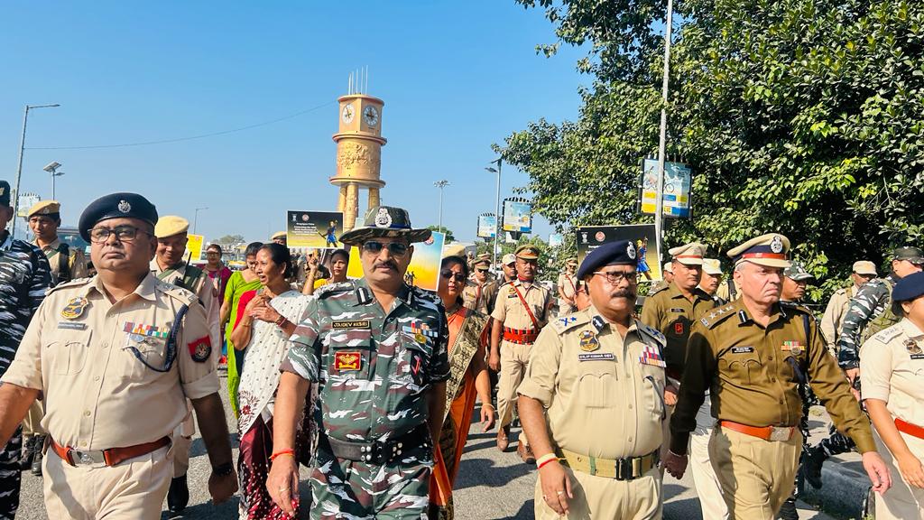 RangeOpsCrpfLA's tweet photo. Bongaigaon: Joint March Past of SFs, Police, NCC, S&amp;G on 400th Birth Anniversary of Veer Lachit Borphukan.
@crpfindia @assampolice @NesHqr https://t.co/LoZnsk5zwI