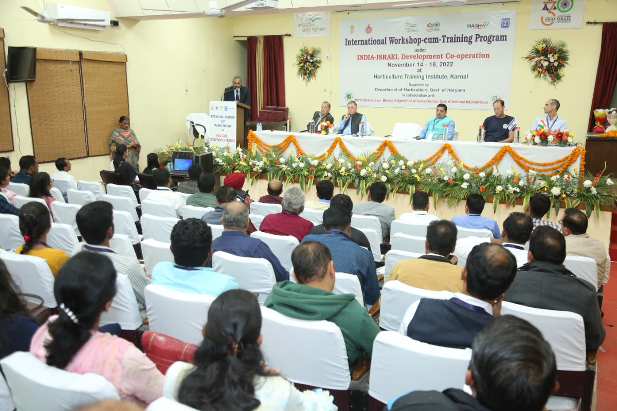 horticulturehry's tweet photo. @HTIKarnal ने भारत-इज़राइल विकास के तहत सफलतापूर्वक5दिवसीय अंतर्राष्ट्र��य प्रशिक्षण पूरा किया।इस प्रशिक्षण में लगभग 90 अधिकारियों ने देश के विभिन्न कोनों से भाग लिया #भारत और #इज़राइल के विशेषज्ञों व बागवानी महानिदेशक @arjunhry ने सभी को प्रमाण पत्र वितरित किए@cmohry @JPDALALBJP https://t.co/OqtHKCvKL1