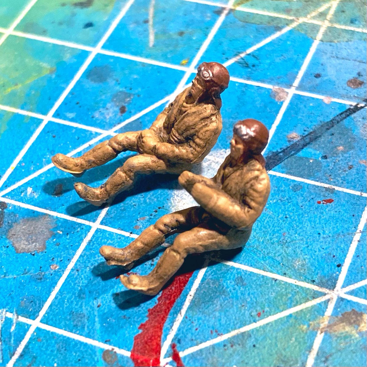 ztz3oo's tweet photo. パイロットとガンナーでちゃんと造形が違います。#Airfix 気合い入ってるな〜。キャノピーの透明度はなかなか。ばっちり中が見えます👀
#スケモ祭 #SB2C #ヘルダイバー #72スケモ https://t.co/6raGFDQN81