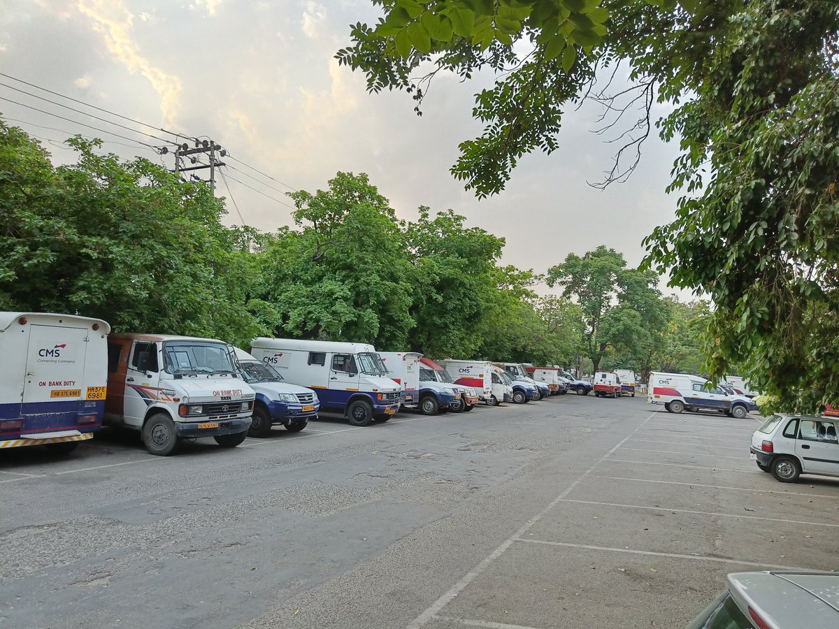 VikasKahol's tweet photo. @trafficchd @DgpChdPolice @ssptfcchd @ssputchandigarh @bansalketan17 Please get public parking lots encroached in Sec 47 by a private security commercial vehicles vacated. https://t.co/rtMMQzA3Na